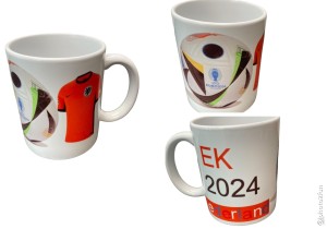 EK mok met voetbal, shirt en tekst EK 2004 Nederland