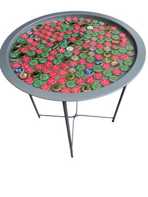 Tafel met bierdoppenblad